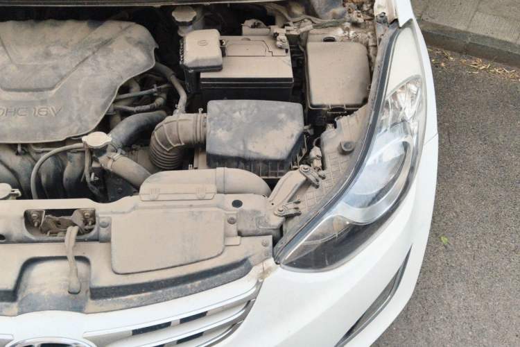 Used Hyundai Elantra (5th Generation / Langdong) 2012 1.6L Automatic Fashion Edition Engine Bay Left