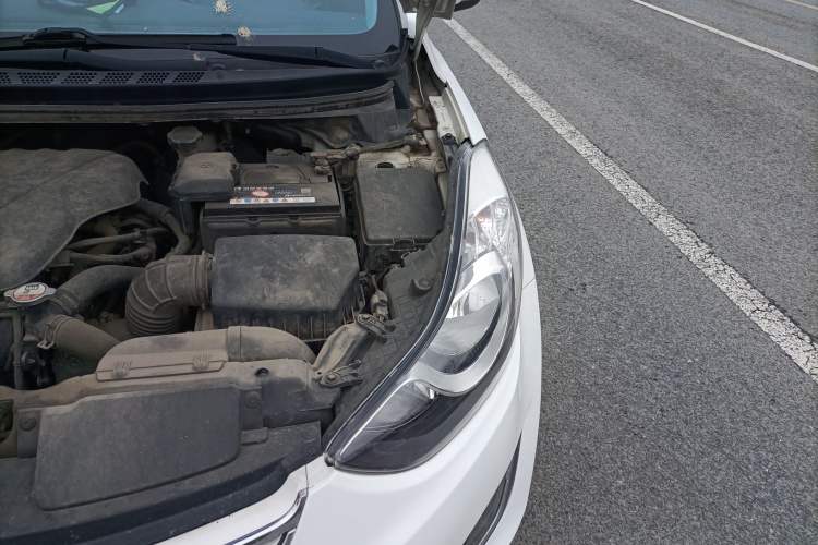 Used Hyundai Elantra (5th Generation / Langdong) 2012 1.6L Automatic Leading Model Engine Bay Left