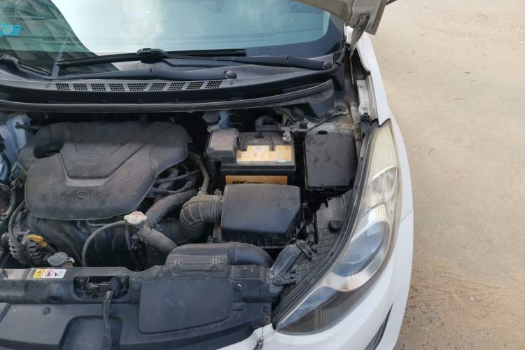 Used Hyundai Elantra (5th Generation / Langdong) 2012 1.6L Automatic Leading Model Engine Bay Left