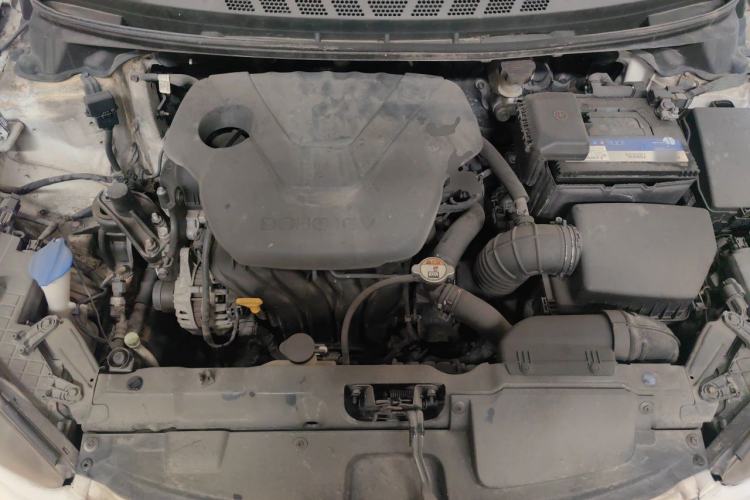 Used Hyundai Elantra (5th Generation / Langdong) 2012 1.6L Automatic Fashion Edition Engine Bay
