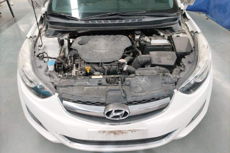 Used Hyundai Elantra (5th Generation / Langdong) 2012 1.6L Automatic Fashion Edition Engine Bay