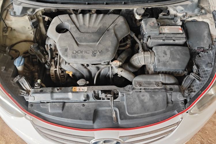Used Hyundai Elantra (5th Generation / Langdong) 2012 1.6L Automatic Fashion Edition Engine Bay