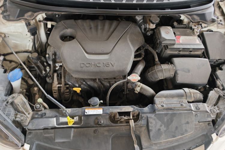 Used Hyundai Elantra (5th Generation / Langdong) 2012 1.6L Automatic Fashion Edition Engine Bay