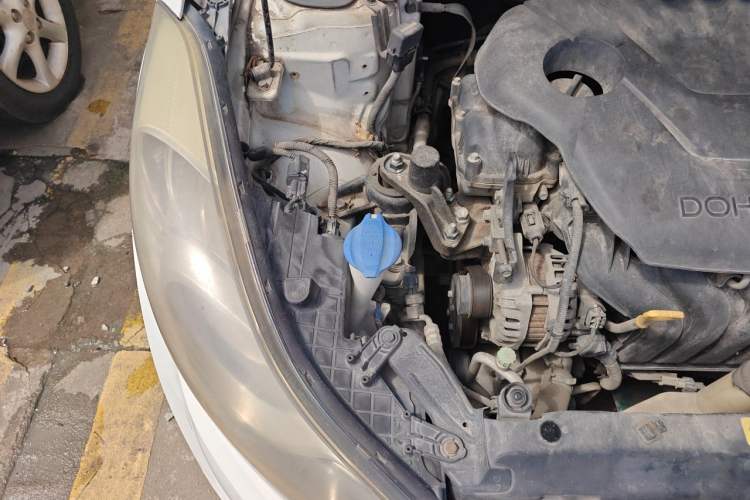 Used Hyundai Elantra (5th Generation / Langdong) 2012 1.6L Automatic Prestige Model Engine Bay Right
