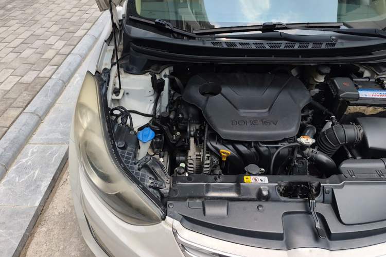 Used Hyundai Elantra (5th Generation / Langdong) 2012 1.6L Automatic Leading Model Engine Bay Right