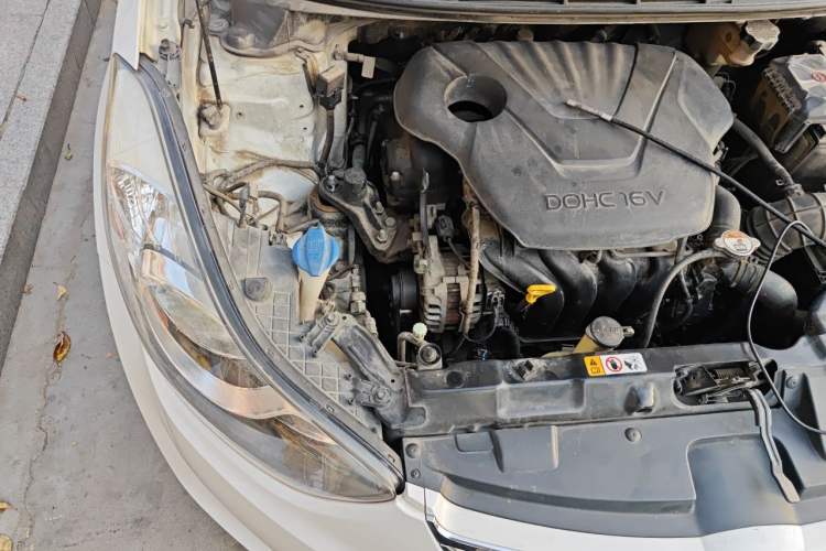Used Hyundai Elantra (5th Generation / Langdong) 2012 1.6L Automatic Fashion Edition Engine Bay Right