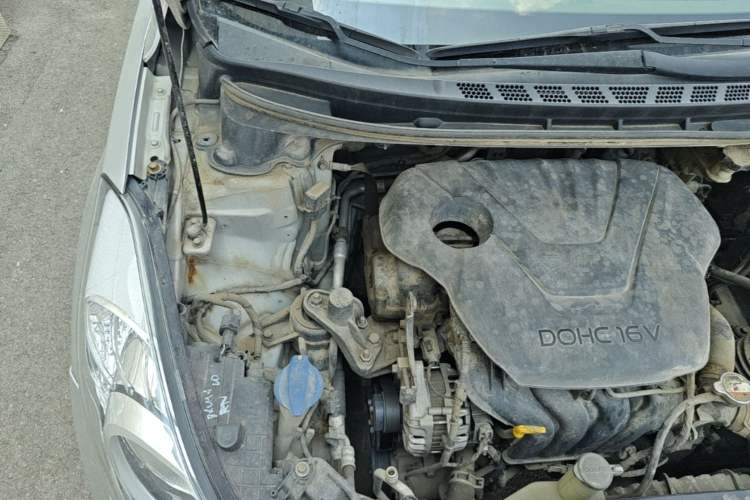 Used Hyundai Elantra (5th Generation / Langdong) 2012 1.6L Automatic Prestige Model Engine Bay Right