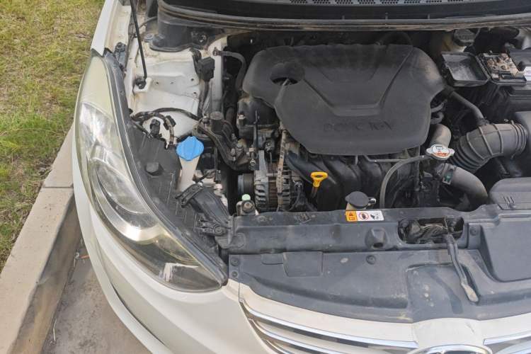 Used Hyundai Elantra (5th Generation / Langdong) 2012 1.6L Automatic Fashion Edition Engine Bay Right