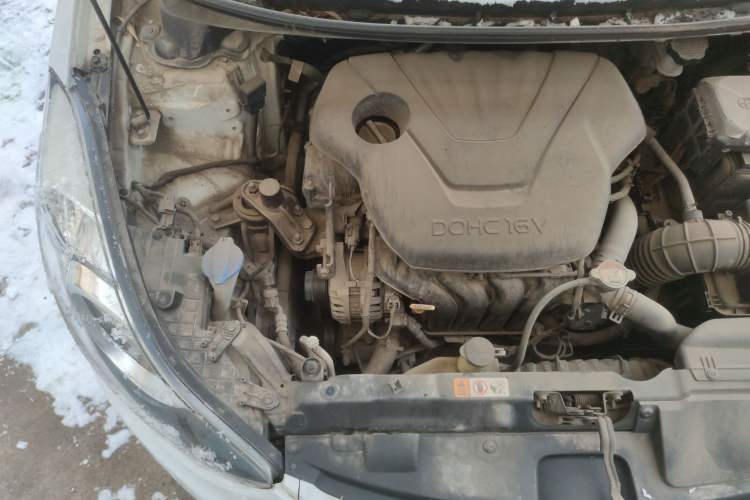 Used Hyundai Elantra (5th Generation / Langdong) 2012 1.6L Automatic Fashion Edition Engine Bay Right