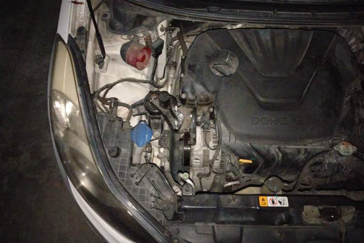 Used Hyundai Elantra (5th Generation / Langdong) 2012 1.6L Automatic Fashion Edition Engine Bay Right