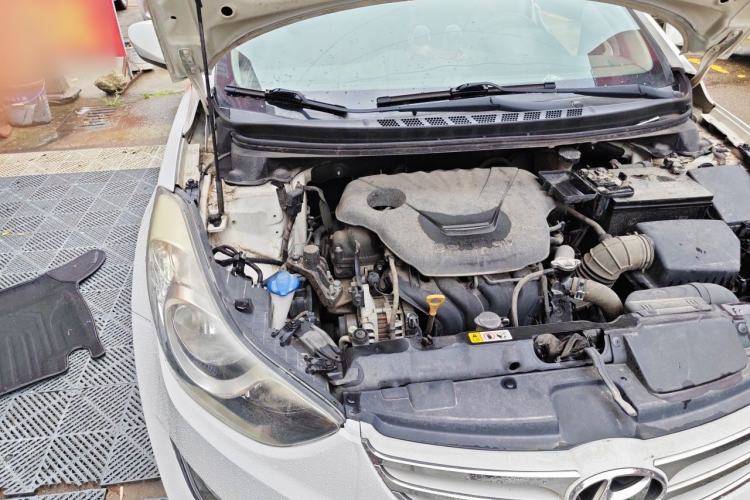 Used Hyundai Elantra (5th Generation / Langdong) 2012 1.6L Automatic Fashion Edition Engine Bay Right