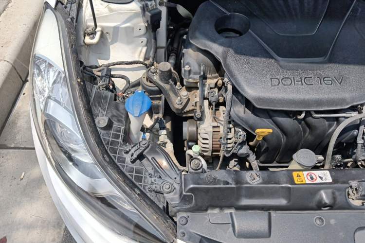 Used Hyundai Elantra (5th Generation / Langdong) 2012 1.6L Automatic Prestige Model Engine Bay Right