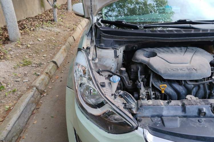 Used Hyundai Elantra (5th Generation / Langdong) 2012 1.6L Automatic Prestige Model Engine Bay Right