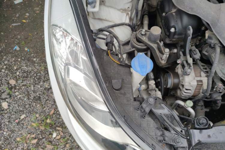 Used Hyundai Elantra (5th Generation / Langdong) 2012 1.6L Automatic Prestige Model Engine Bay Right