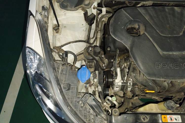 Used Hyundai Elantra (5th Generation / Langdong) 2012 1.6L Automatic Fashion Edition Engine Bay Right
