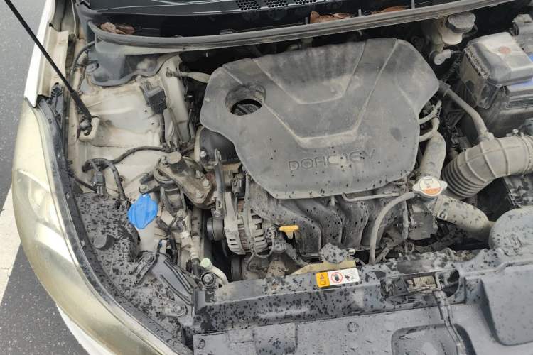Used Hyundai Elantra (5th Generation / Langdong) 2012 1.6L Automatic Prestige Model Engine Bay Right
