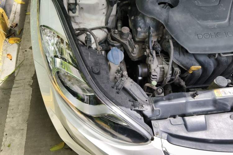 Used Hyundai Elantra (5th Generation / Langdong) 2012 1.6L Manual Fashion Edition Engine Bay Right