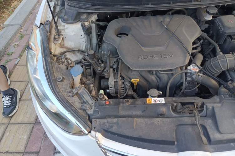 Used Hyundai Elantra (5th Generation / Langdong) 2012 1.6L Manual Leading Model Engine Bay Right