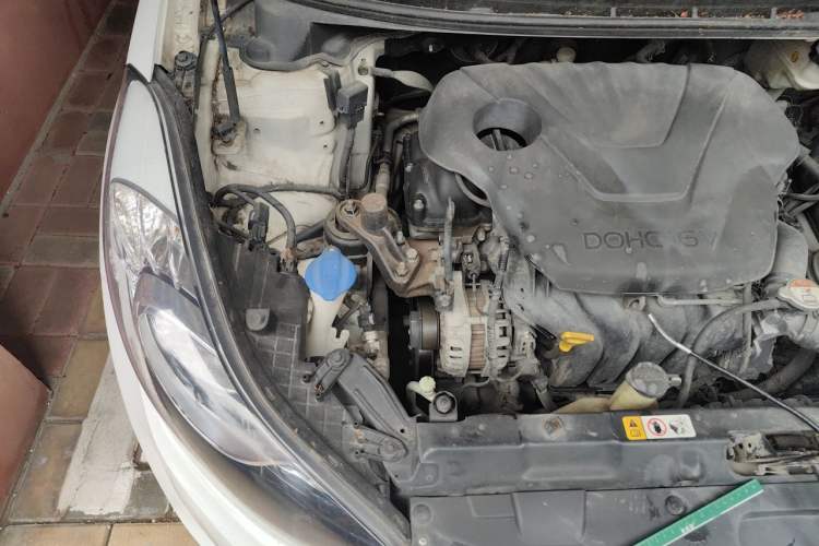 Used Hyundai Elantra (5th Generation / Langdong) 2012 1.6L Automatic Fashion Edition Engine Bay Right