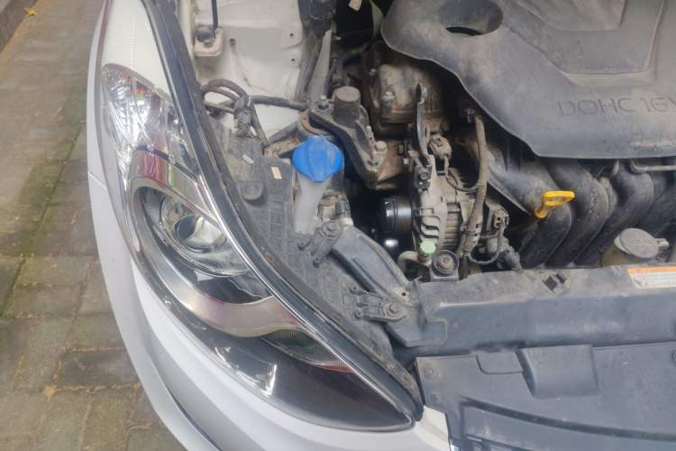 Used Hyundai Elantra (5th Generation / Langdong) 2012 1.6L Manual Leading Model Engine Bay Right