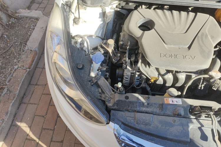 Used Hyundai Elantra (5th Generation / Langdong) 2012 1.6L Automatic Prestige Model Engine Bay Right