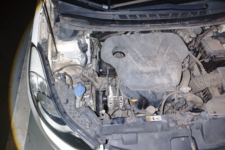 Used Hyundai Elantra (5th Generation / Langdong) 2012 1.6L Automatic Prestige Model Engine Bay Right