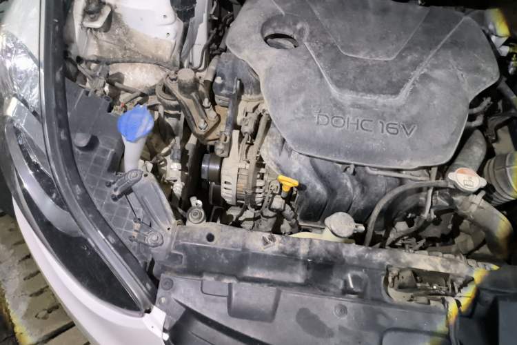 Used Hyundai Elantra (5th Generation / Langdong) 2012 1.6L Automatic Fashion Edition Engine Bay Right