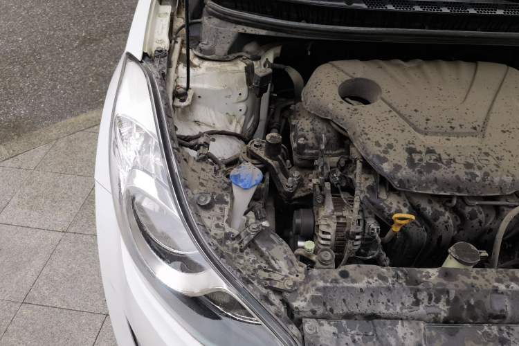 Used Hyundai Elantra (5th Generation / Langdong) 2012 1.6L Manual Leading Model Engine Bay Right