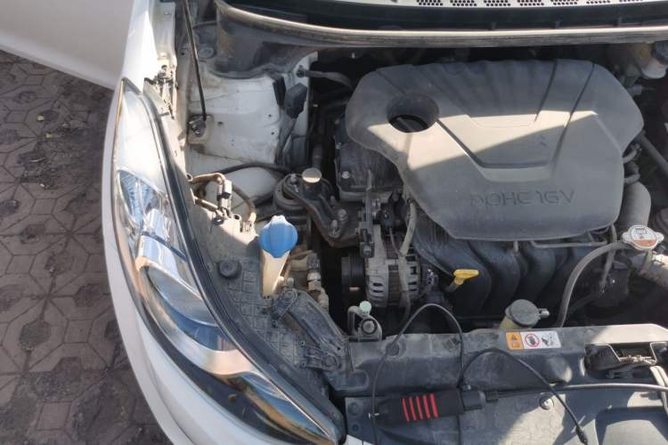 Used Hyundai Elantra (5th Generation / Langdong) 2012 1.6L Automatic Prestige Model Engine Bay Right