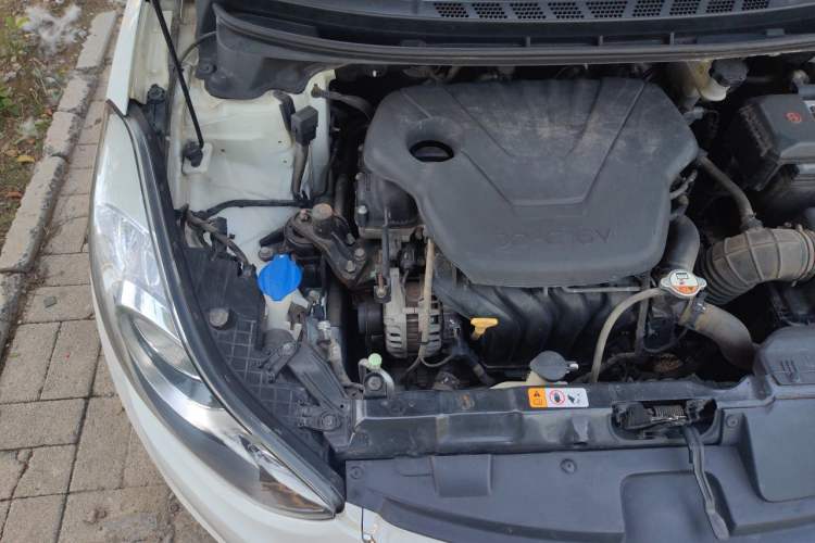 Used Hyundai Elantra (5th Generation / Langdong) 2012 1.6L Manual Fashion Edition Engine Bay Right