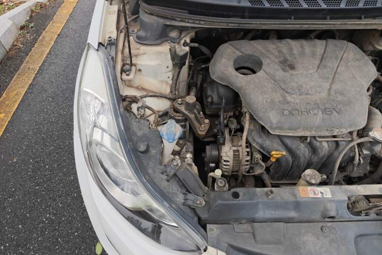 Used Hyundai Elantra (5th Generation / Langdong) 2012 1.6L Automatic Fashion Edition Engine Bay Right