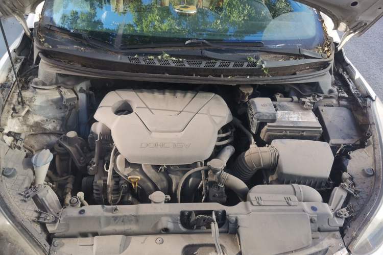 Used Hyundai Elantra (5th Generation / Langdong) 2012 1.6L Automatic Prestige Model Engine Bay