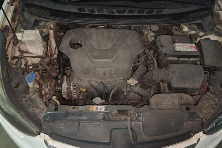 Used Hyundai Elantra (5th Generation / Langdong) 2012 1.6L Automatic Fashion Edition Engine Bay