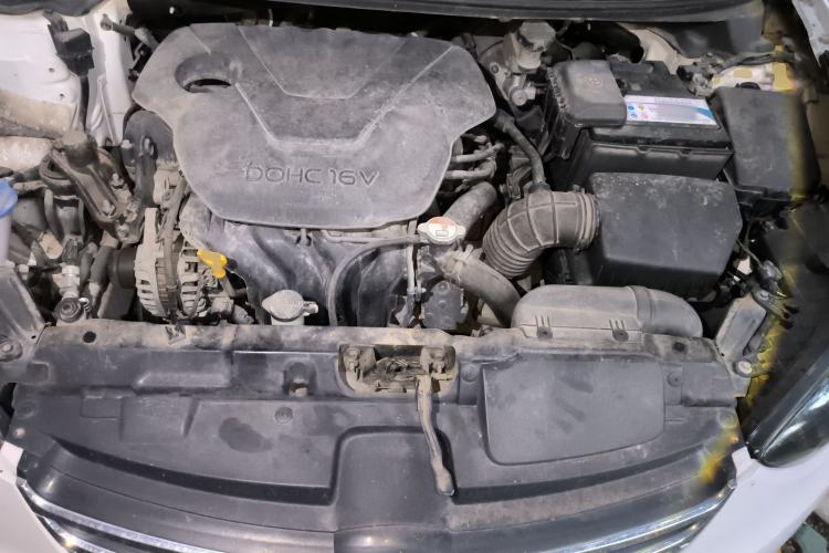 Used Hyundai Elantra (5th Generation / Langdong) 2012 1.6L Automatic Fashion Edition Engine Bay