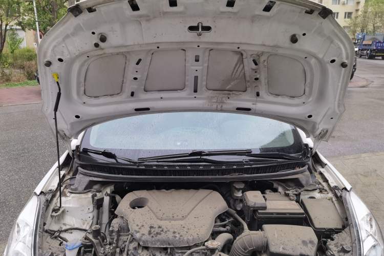 Used Hyundai Elantra (5th Generation / Langdong) 2012 1.6L Manual Leading Model Engine Bay