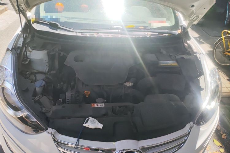 Used Hyundai Elantra (5th Generation / Langdong) 2012 1.6L Manual Fashion Edition Engine Bay
