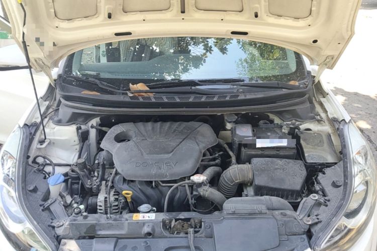 Used Hyundai Elantra (5th Generation / Langdong) 2012 1.6L Manual Leading Model Engine Bay