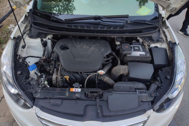 Used Hyundai Elantra (5th Generation / Langdong) 2012 1.6L Manual Fashion Edition Engine Bay