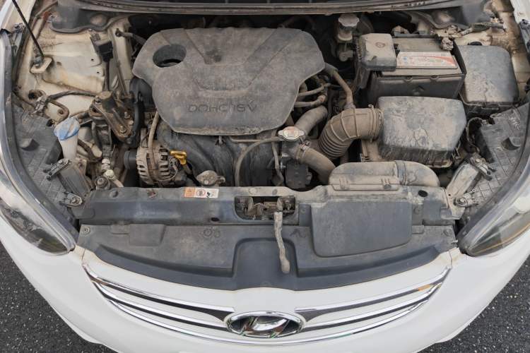 Used Hyundai Elantra (5th Generation / Langdong) 2012 1.6L Automatic Fashion Edition Engine Bay