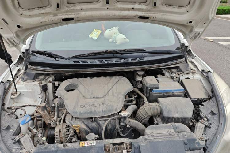 Used Hyundai Elantra (5th Generation / Langdong) 2012 1.6L Manual Leading Model Engine Bay