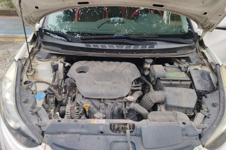 Used Hyundai Elantra (5th Generation / Langdong) 2012 1.6L Manual Leading Model Engine Bay