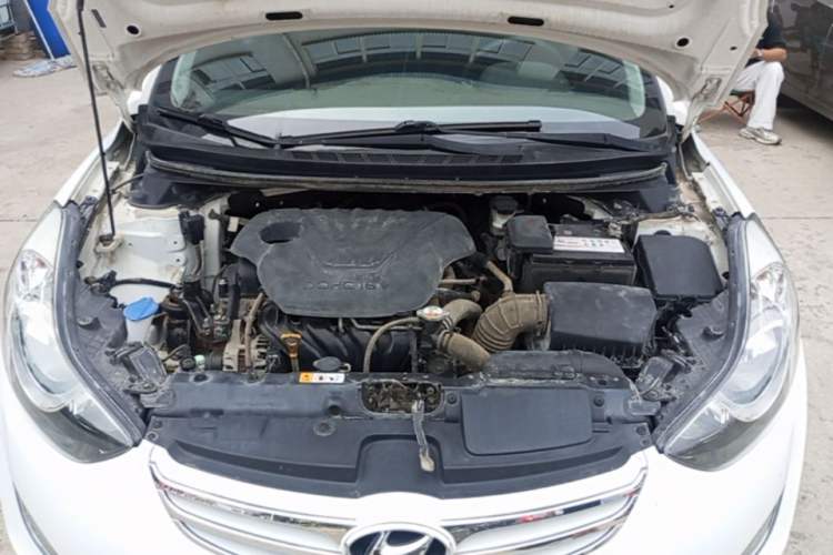 Used Hyundai Elantra (5th Generation / Langdong) 2012 1.6L Manual Fashion Edition Engine Bay