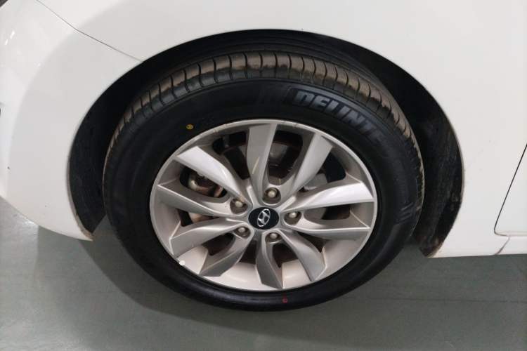 Used Hyundai Elantra (5th Generation / Langdong) 2012 1.6L Automatic Fashion Edition Exterior 4