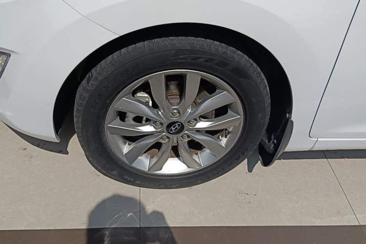 Used Hyundai Elantra (5th Generation / Langdong) 2012 1.6L Manual Leading Model Exterior 4