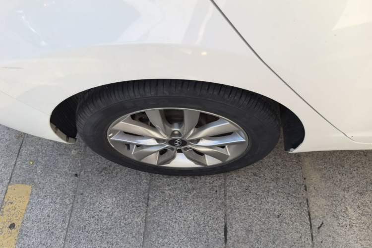 Used Hyundai Elantra (5th Generation / Langdong) 2012 1.6L Automatic Fashion Edition Exterior 5