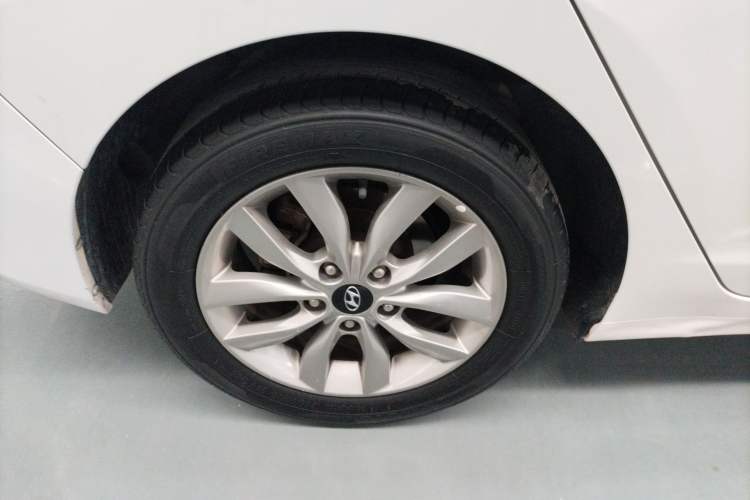 Used Hyundai Elantra (5th Generation / Langdong) 2012 1.6L Automatic Fashion Edition Exterior 5