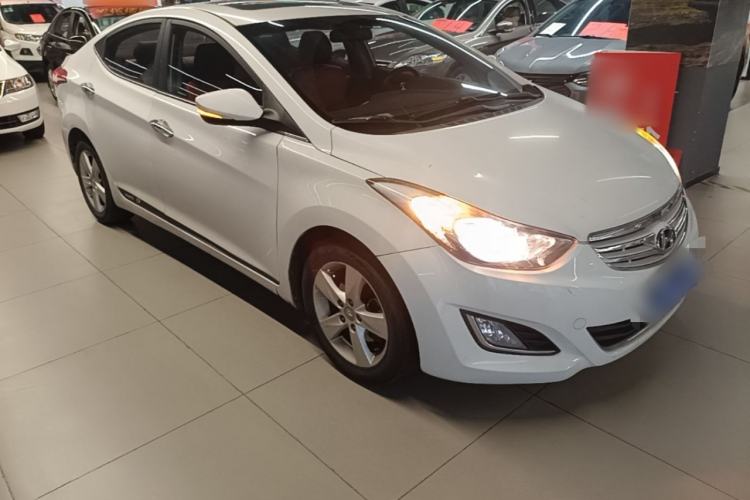 Used Hyundai Elantra (5th Generation / Langdong) 2012 1.6L Automatic Leading Model Front Right 45 Deg