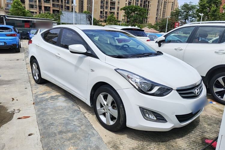 Used Hyundai Elantra (5th Generation / Langdong) 2012 1.6L Automatic Fashion Edition Front Right 45 Deg