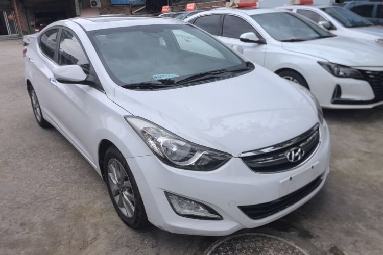 Used Hyundai Elantra (5th Generation / Langdong) 2012 1.6L Manual Leading Model Front Right 45 Deg