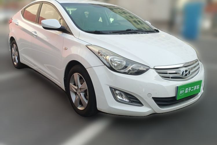 Used Hyundai Elantra (5th Generation / Langdong) 2012 1.6L Automatic Fashion Edition Front Right 45 Deg